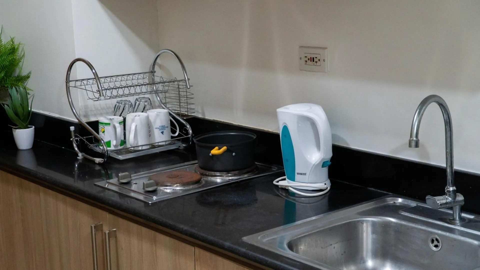 Unistay Shore 1 Residences A322 Манила 4*,  Филиппины
