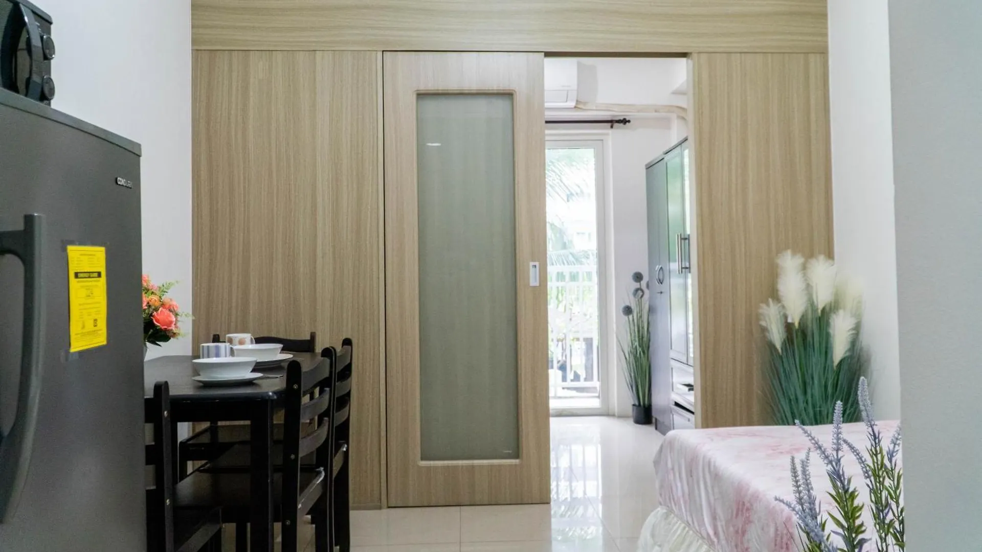 Unistay Shore 1 Residences A322 Манила Отель