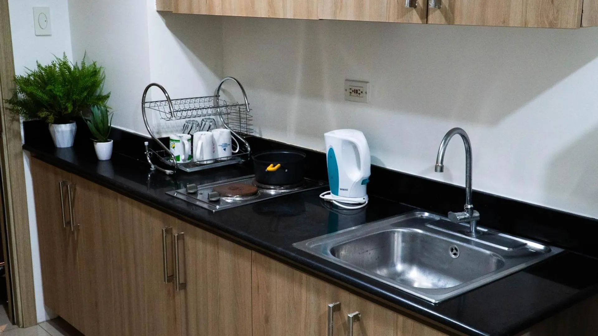 Hotel Unistay Shore 1 Residences A322 Manila