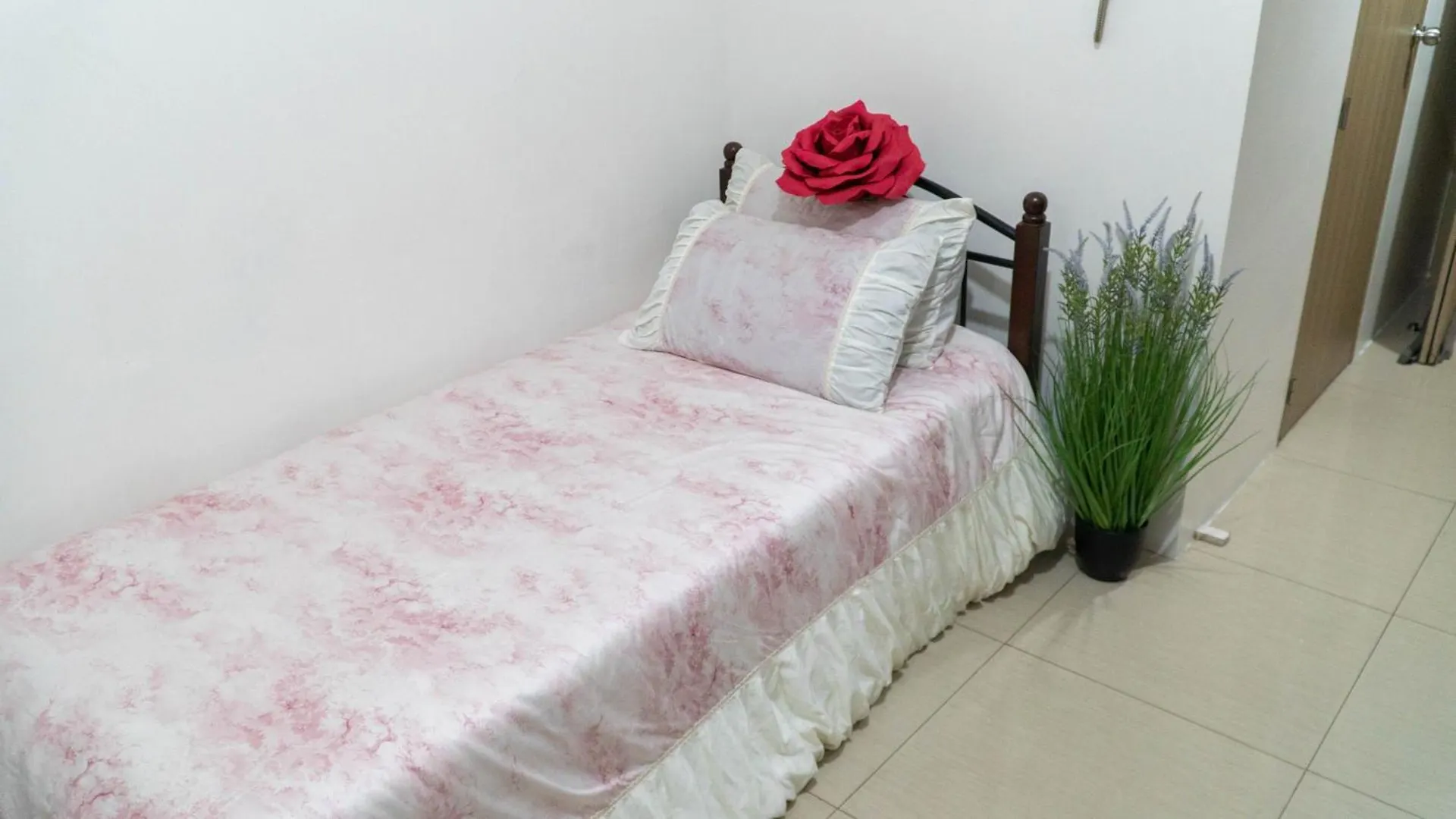 Hotel Unistay Shore 1 Residences A322 Manila